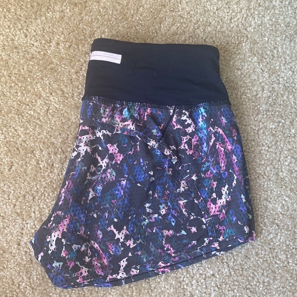 Two size 6 lulu lemon atheistic shorts. Good condition! - Picture 2 of 3